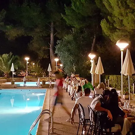 Villaggio Turistico Delfino Tatil parkı 3*