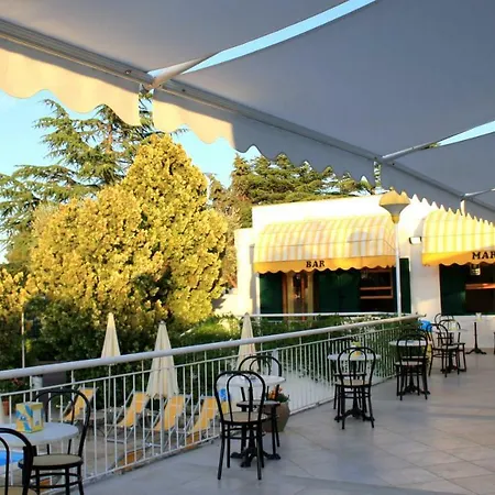 Villaggio Turistico Delfino Tatil parkı Vieste